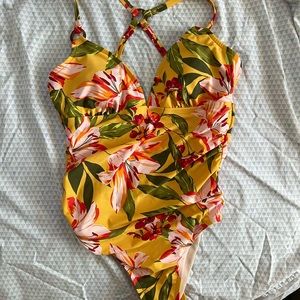 Cute, flattering swimsuit. Never worn!!